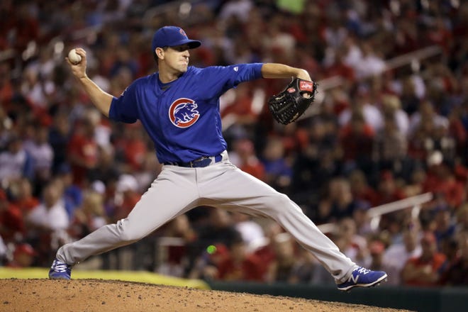 Chicago Cubs starting pitcher Kyle Hendricks throws during the seventh inning of a baseball game against the St. Louis Cardinals Monday, Sept. 12, 2016, in St. Louis. (AP Photo/Jeff Roberson)