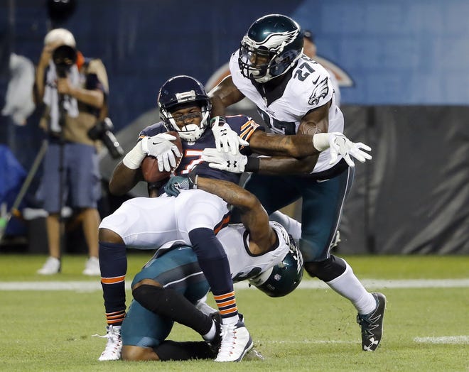Chicago Bears wide receiver Alshon Jeffery (17) makes a catch against Philadelphia Eagles free safety Jalen Mills and strong safety Malcolm Jenkins (27) on Monday. ASSOCIATED PRESS / CHARLES REX ARBOGAST