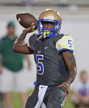 Mainland quarterback Denzel Houston leads the area with 928 passing yards and nine touchdowns. NEWS-JOURNAL/NIGEL COOK