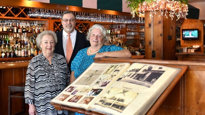 Anna Testa, Tom Testa and Judy Testa’s restaurant, Testa’s, has received the Palm Beach Chamber of Commerce’s Quintessentially Palm Beach Award.