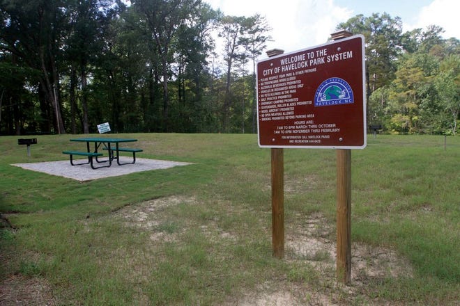 Havelock commissioners agreed to seek a $181,000 grant for a patio area and bathroom facility at the Slocum Creek Recreation Park.
