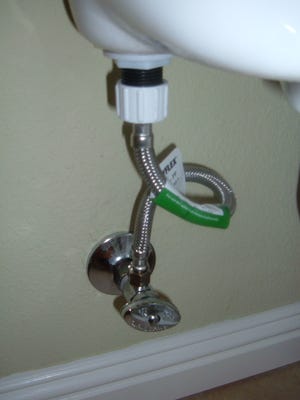 It’s important to know where your water shutoff valve is to avoid water damage to your home. (Photo: By BrokenSphere (Own work) CC BY-SA 3.0 (http://creativecommons.org/licenses/by-sa/3.0)], via Wikimedia Commons)