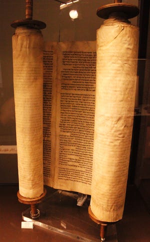 Advancements in non-invasive imaging and processing software has allowed biblical scholars to read the nearly 2,000-year-old Ein-Gedi scroll. (Photo by Xinstalker (Own work) [CC BY-SA 4.0 (http://creativecommons.org/licenses/by-sa/4.0)], via Wikimedia Commons)