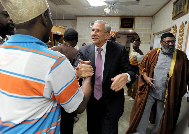 Canton mayor Tom Bernabei visits Masjid Al-Rahman Mosque on Canton's northwest side. Imam Malik Zahir is at right. (CantonRep.com / Ray Stewart)
