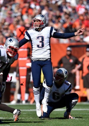 Patriots kicker Stephen Gostkowski reacts after missing a 50-yard field goal against Cleveland on Sunday.