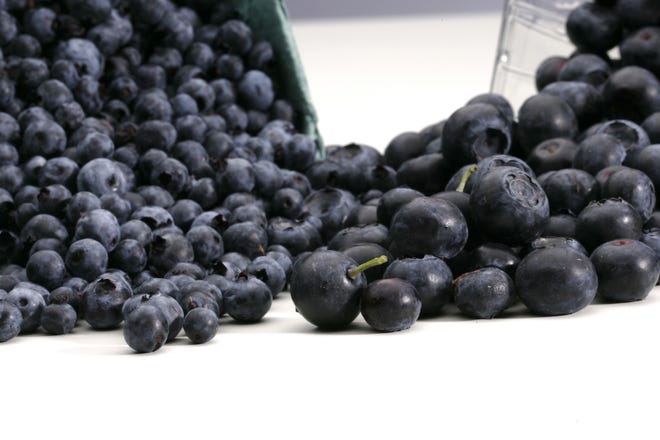 Blueberries are low in calories and high in fiber and vitamins C and K. DAN NEVILLE / THE NEW YORK TIMES