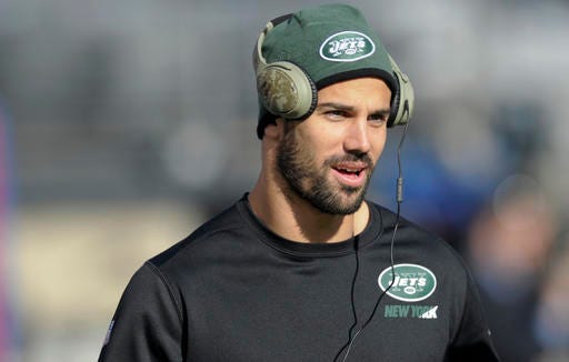 FILE - In this Dec. 6, 2015, file photo, New York Jets wide receiver Eric Decker warms up before an NFL football game against the New York Giants in East Rutherford. The Jets have placed Decker on injured reserve Wednesday, Oct. 12, 2016, with a partially torn rotator cuff in his right shoulder, likely ending his season. (AP Photo/Bill Kostroun, File)