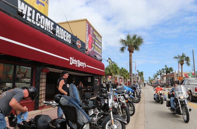 Scenes from Main Street in Daytona Beach as bikers arrive in town for Biketoberfest 2016 Wednesday October 12, 2016. News-Journal/JIM TILLER