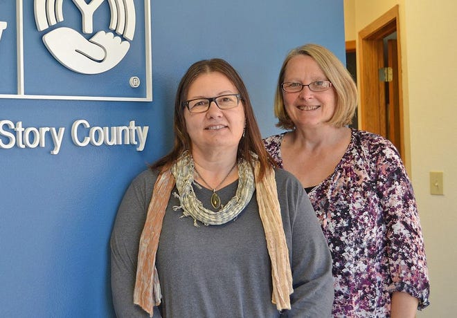 Mitzi Alexander, left, WwI scholarship recipient and Jerri Baumeister, WwI coordinator