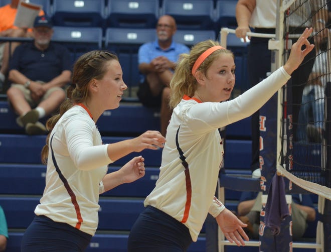 Hope's Courtney Van Houzen, right, and Katie Rietberg powered the Flying Dutch to a pair of victories Friday at DeVos Fieldhouse. Dan D'Addona/Sentinel staff