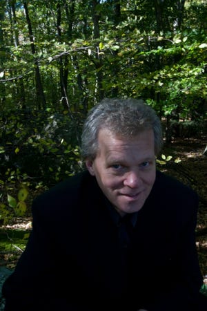 International concert pianist Paul Dykstra will perform at an Oct. 22 concert celebrating the Abendmusik series' tenth anniversary. Courtesy photo
