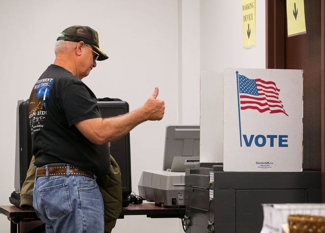 Patrick Pierceall gives a thumbs up after casting his early vote at the Sangamon County election office at the Sangamon County Complex, 200 S. Ninth St., Thursday, Sept. 29, 2016. Ted Schurter/The State Journal-Register