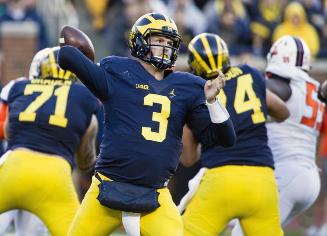 Michigan quarterback Wilton Speight (3) throws a pass in the third quarter of an NCAA college football game against Illinois at Michigan Stadium in Ann Arbor, Mich., Saturday, Oct. 22, 2016. (AP Photo/Tony Ding)