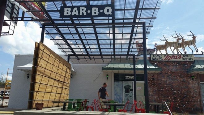 Barbecue from Stubb’s is now being served at Lala’s Little Nugget, a North Austin dive bar.