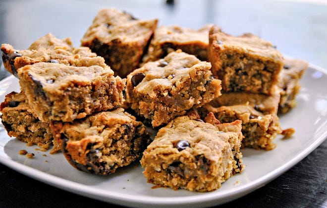 These Peanut Butter Chocolate Chip Oatmeal Bars are easy to prepare. Pittsburgh Post-Gazette/Gretchen McKay