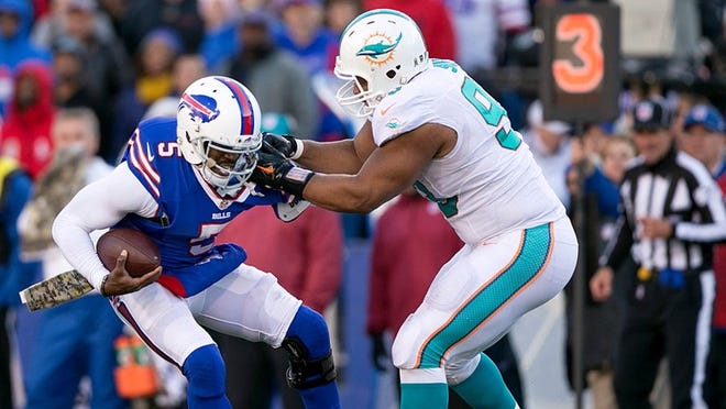 Miami Dolphins defensive tackle Ndamukong Suh (93) appears to sack Buffalo Bills quarterback Tyrod Taylor (5) but officials ruled Taylor was able to get off a pass at Ralph Wilson Stadium in Orchard Park, New York on November 8, 2015. (Allen Eyestone / The Palm Beach Post)