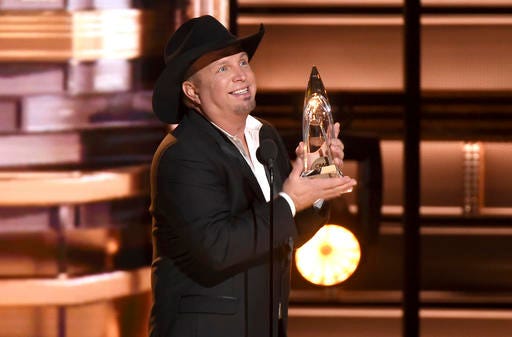 Garth Brooks accepts the award for entertainer of the year at the 50th annual CMA Awards at the Bridgestone Arena on Wednesday, Nov. 2, 2016, in Nashville, Tenn. (Photo by Charles Sykes/Invision/AP)