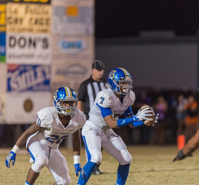 East Ascension's Keenen Dunn (No. 7) accounted for 146 total yards and a score in the Spartans' 28-7 win over McKinley. Photo by DKMoon Photography.