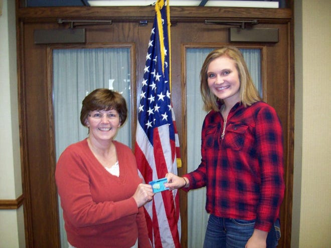 The Cuba High School Student Council has nominated Paige Fahnestock as the October Senior of the Month.
Presenting a $50.00 U.S. gift card to Paige Fahnestock is Lisa Emberton from MidAmerica National Bank.