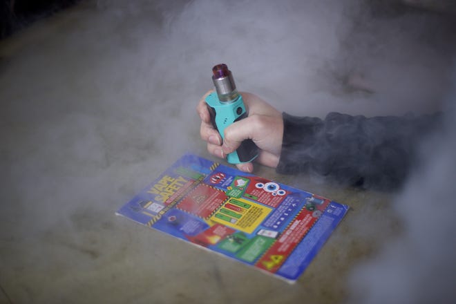 Mounting evidence suggests vaping is far less dangerous than smoking, a fact that is rarely pointed out to the U.S. public. MARK MAKELA/THE NEW YORK TIMES