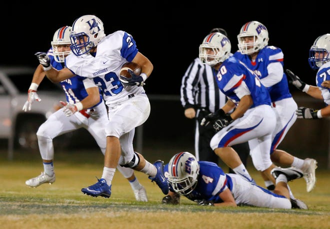 Running back Dillon Joyce of Hennessey breaks free in a game against Christian Heritage last season. Joyce had a three-game stretch last season where he rushed for more than 1,000 yards. [PHOTO BY BRYAN TERRY, THE OKLAHOMAN]