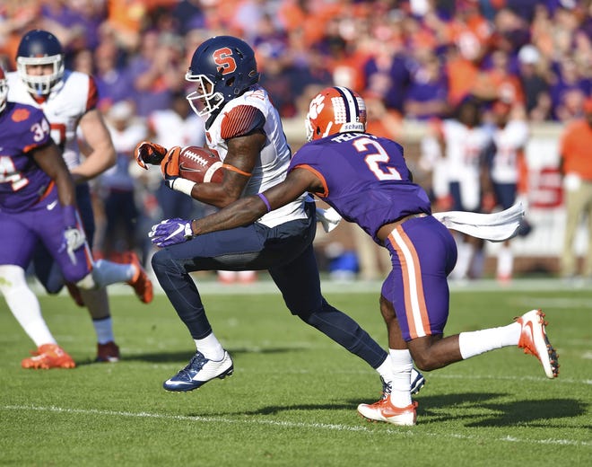 Syracuse wide receiver Amba Etta-Tawo runs past Clemson's Mark Fields to gain a first down during the first half of a college football game, Saturday, Nov. 5, 2016, in Clemson, S.C. THE ASSOCIATED PRESS / RICHARD SHIRO