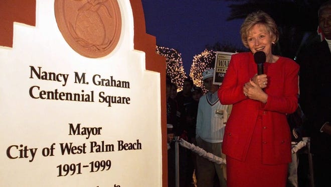 Mayor Nancy M. Graham thanks members of her staff during her Gala Goodbye Clematis by Night in downtown West Palm Beach in March 1999.The Palm Beach Post/Richard Graulich