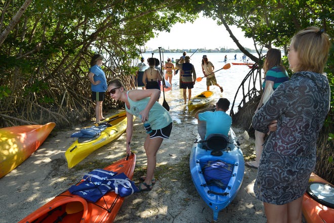 Tourists line up with their rental kayaks and paddleboards and wait their turn to launch at the popular South Lido Park in Sarasota. HERALD-TRIBUNE STAFF ARCHIVE / 2015 / MIKE LANG