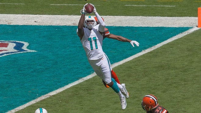 Miami Dolphins Devante Parker leaps for a touchdown catch over Cleveland Browns Briean Boddy-Calhoun in the 1st quarter at Hard Rock Stadium in Miami Gardens, Florida on September 25, 2016. (Greg Lovett / The Palm Beach Post)