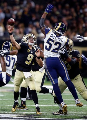 New Orleans Saints quarterback Drew Brees (9) passes under pressure from Los Angeles Rams middle linebacker Alec Ogletree (52) in the first half of an NFL football game in New Orleans, Sunday, Nov. 27, 2016. The Saints won 49-21. (AP Photo/Butch Dill)
