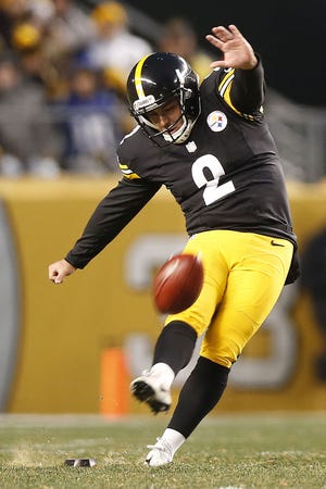 Steelers kicker Randy Bullock (2) kicks off during the first half against the New York Giants in Pittsburgh on Sunday.