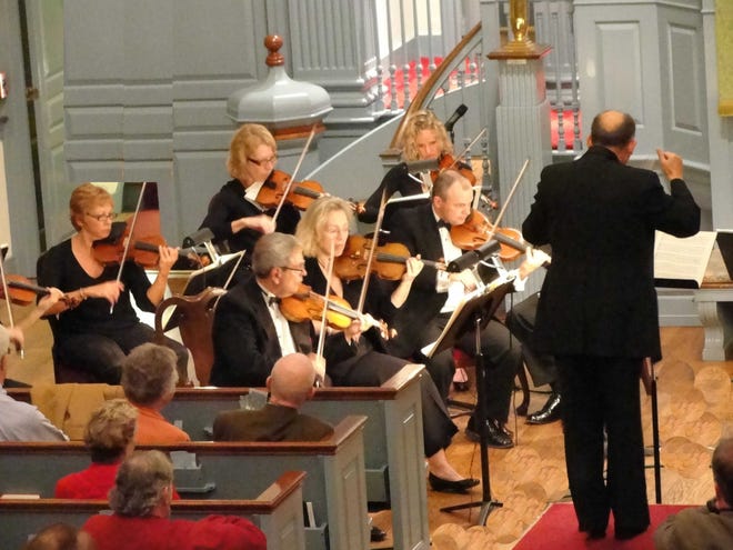 The vocalists of the West Jersey Chamber Music Society Choir, under the direction of Joel Krott, will sing traditional carols and celebrate peace and goodwill for everyone at their annual Holiday Concert on Sunday from 7:30 to 9:15 p.m. in Moorestown.