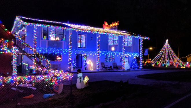 Christmas lights at 154 Lake Drive, Midway