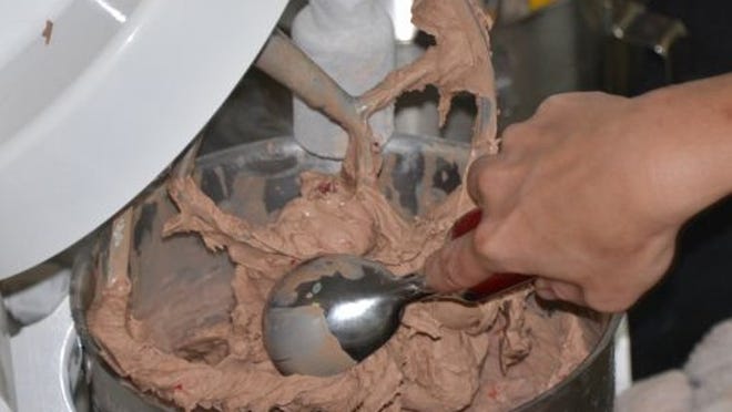 Liquid nitrogen ice cream is made by quickly freezing ice cream ingredients with nitrogen, which is frequently used in molecular gastronomy. The ice cream is said to have a smoother texture than traditionally frozen ice cream.