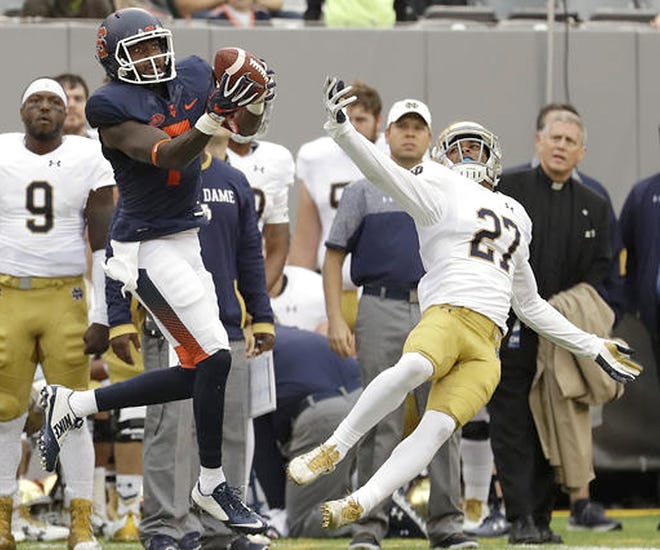 Syracuse wide receiver Amba Etta-Tawo (left) makes a catch before scoring a touchdown as Notre Dame cornerback Julian Love defends during the first half of an Oct. 1 game at MetLife Stadium in East Rutherford, New Jersey.    

AP File Photo/Julio Cortez