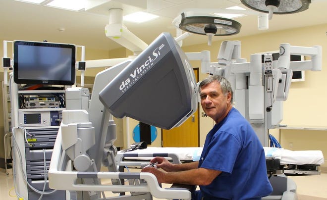 Dr. Calvin Atwell, general surgeon at Hammond-Henry Hospital, in 
Geneseo, operates the hospital’s new da Vinci Robotic surgical system.