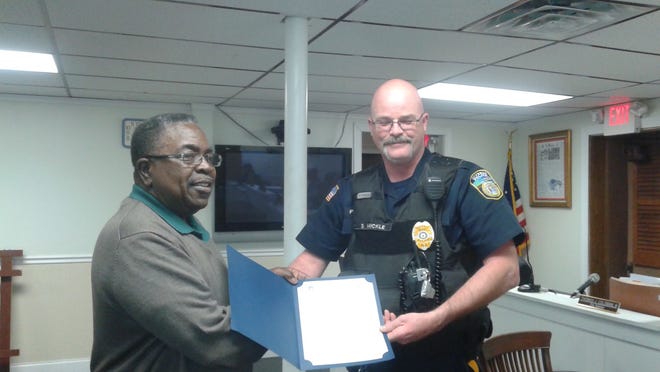 Beverly City Mayor Randy Miller at the Nov. 22 City Council congratulates Patrolman Shawn Mickle.