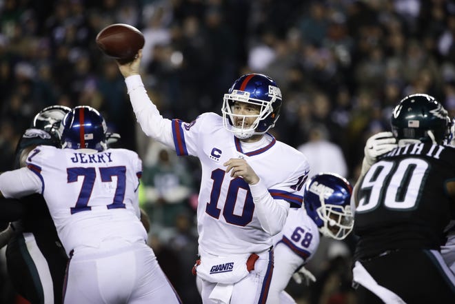 Giants' Eli Manning (10) has been inconsistent this season. The Associated Press