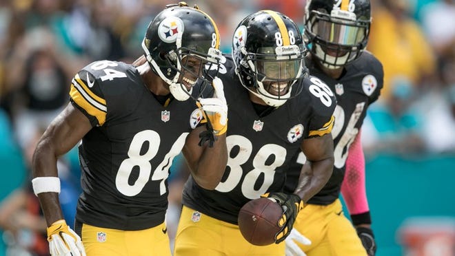 Pittsburgh wide receiver Darrius Heyward-Bey (88) celebrates a touchdown with teammates Antonio Brown (84) and Le’Veon Bell (26) during the Steelers’ loss to the Dolphins on Oct. 16. (Allen Eyestone / The Palm Beach Post)