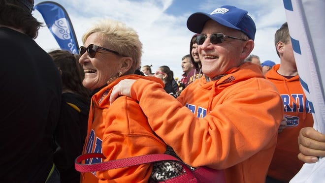 University of Florida fans Pat and Rich Adams of Clearwater, Fla., and Albany, N.Y., cheer on the Gators, during the 2016/2017 Outback Bowl Beach Day at Clearwater Beach, in Fla., Friday, Dec. 30, 2016. (Scott Keeler/Tampa Bay Times via AP)