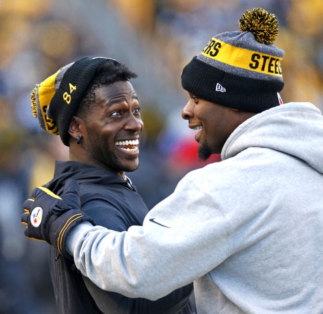 Steelers wide receiver Antonio Brown, left, and running back Le'Veon Bell celebrate on the sideline after a Steelers touchdown during the second half against the Cleveland Browns on Jan. 1.