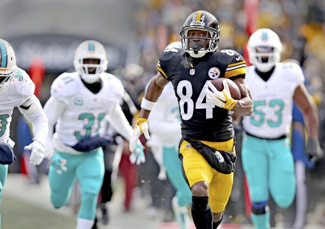 Receiver Antonio Brown and the Steelers left the Dolphins in their dust with a decisive victory on Sunday. (Charles Trainor Jr/South Florida Sun-Sentinel via AP)