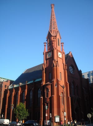 The historic Calvary Baptist Church in downtown Washington D.C. recently named a lesbian couple as its new pastors. (Photo by AgnosticPreachersKid (Own work) [CC BY-SA 3.0 (http://creativecommons.org/licenses/by-sa/3.0)], via Wikimedia Commons)