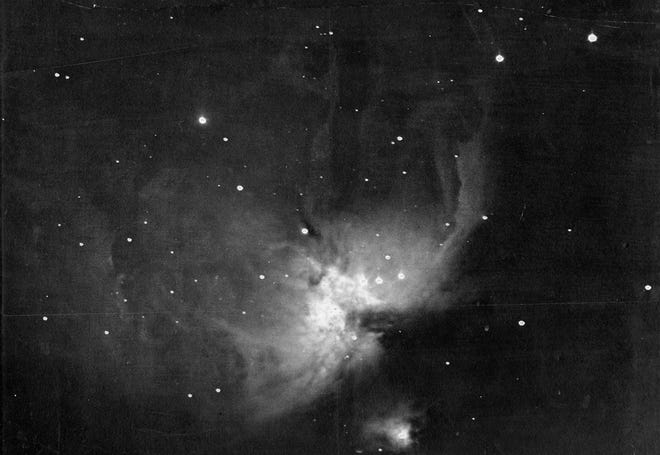 This photograph of the Orion Nebula was taken in 1883 by Andrew Ainsle Common. (Public domain)