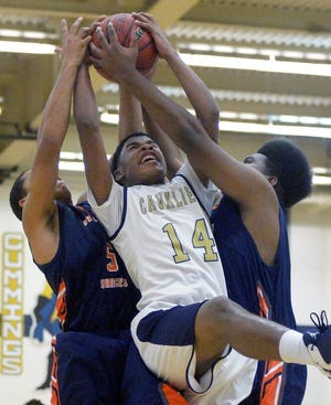 Cummings' Kemori Booth goes up against Barlett Yancey's James Gunn, left, and Derrick Barbee during Friday night's game.