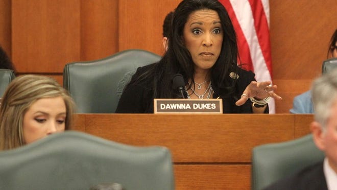 Representative Dawnna Dukes questions Legislative Budget Board Director Ursula Parks during the Texas House of Representatives Committee on Appropriations hearing of the Texas Child Support Enforcement System 2.0 contract at the Texas Capitol Thursday, Dec. 10, 2015. (Stephen Spillman for AMERICAN-STATESMAN)