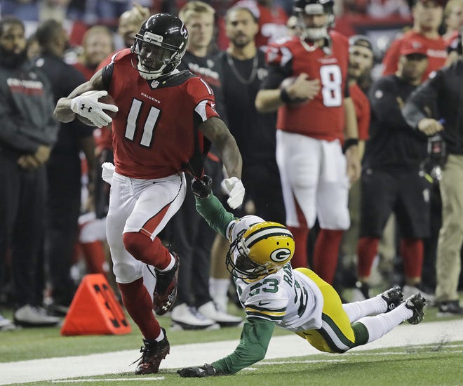 Atlanta Falcons' Julio Jones catches a touchdown pass in front of Green Bay Packers' Damarious Randall during the second half of the NFL football NFC championship game Sunday, Jan. 22, 2017, in Atlanta. (AP Photo/David Goldman)