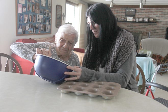 Amanda Hood helps a client bake cupcakes. COREY MURRAY PHOTO
