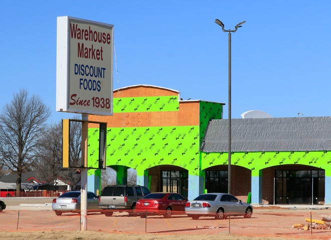 Work continues on the new Supermercados Morelos on SE 59 in Oklahoma City. [Photo by Paul Hellstern, The Oklahoman]