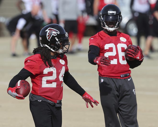 Atlanta Falcons running backs Devonta Freeman, left, and Tevin Coleman run drills during practice on Jan. 18 prior to the NFC Championship Game against the Green Bay Packers. CURTIS COMPTON / THE ATLANTA JOURNAL-CONSTITUTION VIA AP